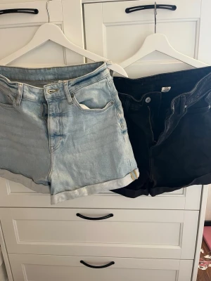 Jeans shorts från HM - Blå o svart 