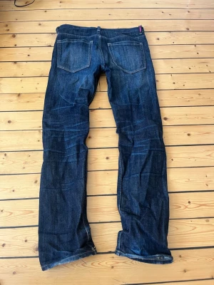 Cheap monday jeans  - Sjukt snygga jeans från cheap monday i storlek 30/30 med schyssta fades. Mycket bra skick, modellen är issue. Skriv vid eventuella funderingar😁  Fraktar inom 1-2 dagar