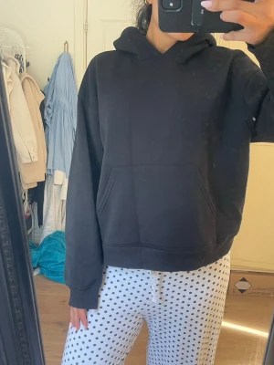 Basic Hoodie- Gina trickot  - använd men har tagits bra hand om 🥰