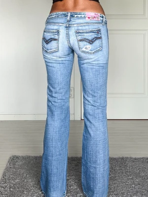 Replay jeans - Midjemått: 37cm rakt över, innerbenslängd: 78cm 💗