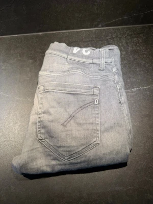 Dondup jeans  - Tjabba! Säljer nu dessa dondup jeans i storlek w34! Dom är i ett bra skick 8/10, inga defekter! Om ni har några tanker eller funderingar så är det bara att hör av sig!😄
