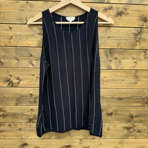 MaxMara Ärmlös Linne (L) - Mycket gott begagnat skick! 1030