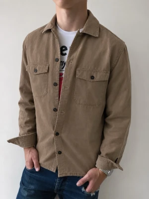 Beige overshirt från Jack and Jones - Stilren beige overshirt från Jack and Jones i storlek M