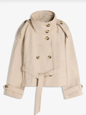 Bershka trenchcoat - Helt ny trenchcoat från bershka, använd en gång. Nypris:559kr 