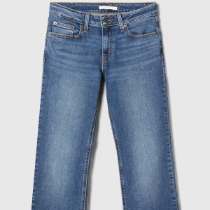 Blå jeans  - Säljer mina oanvända jeans från Levi’s i storlek 28 då dom inte passar! Nypris 949kr. Mitt pris 500kr men kan ev tänka att gå ner i pris!
