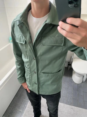 Colmar field jacket  - Säljer min riktigt feta field jacket/overshirt från Colmar | 9/10 skick, använd under 1 vår | nypris: 3000kr+ | skriv vid frågor eller intresse!
