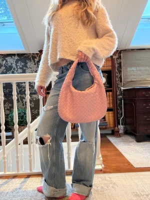 Rosa väska 💓😝 - SÅ SÖT väska från Design by si 💗Så fin och passar till så många tillfällen 👛💐
