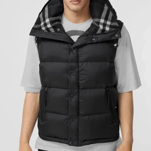 Burberry Jacka/Väst Storlek L - Söker Burberry Jacka I Storlek L