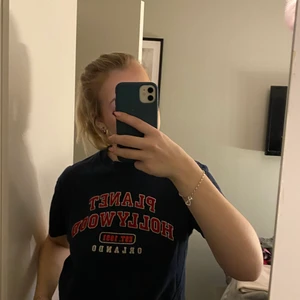 T-shirt med broderad text - Jätteskön och snygg tröja!