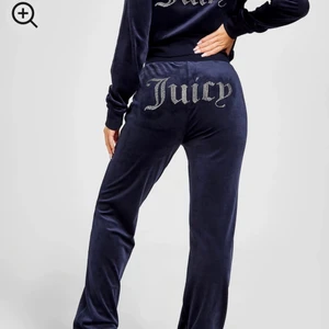Juicy couture byxor - Jättefina juicy byxor med alla stenar på där bak i bra skick