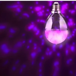 Led disco light bulb lila💜 - En discolampa som roterar med rosa sken. E27-sockeln gör den enkla att montera i din vanliga armatur i hemmet.höjd 13cm.3W värde 200
