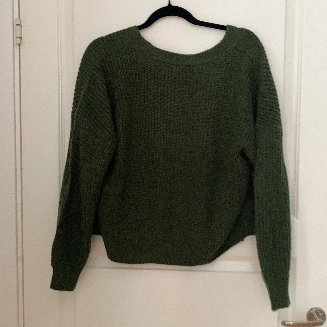 Grön stickad kofta  - 90