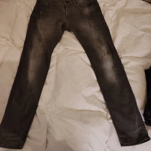 G-Star Jeans Slim-Fit Toppskick - Snygga jeans från G-Star  i Strl 28/30 Jeansen är i toppskick som nya knappt använda