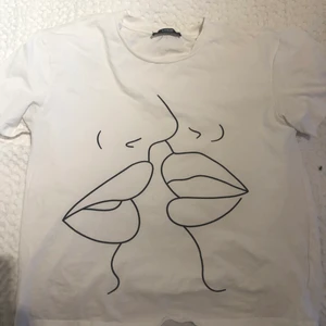 T-shirt - Använd ett fåtal gånger men kommer tyvärr inte till användning!