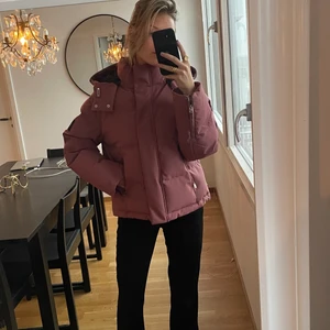 Calvin Klein Jacka  - Calvin Klein Jacka i en rak modell. 