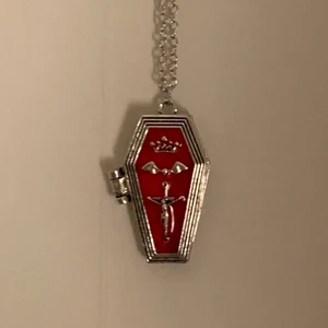 kista halsband  - himla gullig halsband!! den kan öppnas och stängas :)