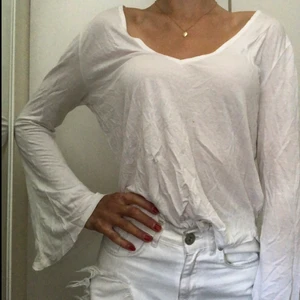 Nelly Blus - Blus från Nelly, super luftig o skön, använd två gånger.        Frakt ingår 