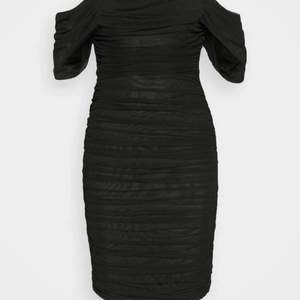 Säljer en svart klänning i storlek S. Fint att ha på sig på flera olika event. Förlovningar, fester, födelsedagar osv. Frakt får ni stå för. 