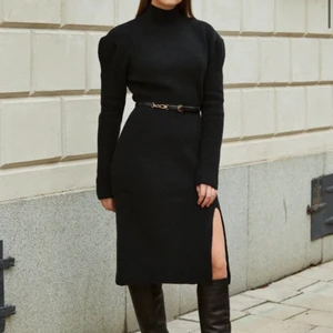 Adoore st moritz svart - Aldrig använd. Köpte den förra året. Storlek 36. Nypris är 1600.