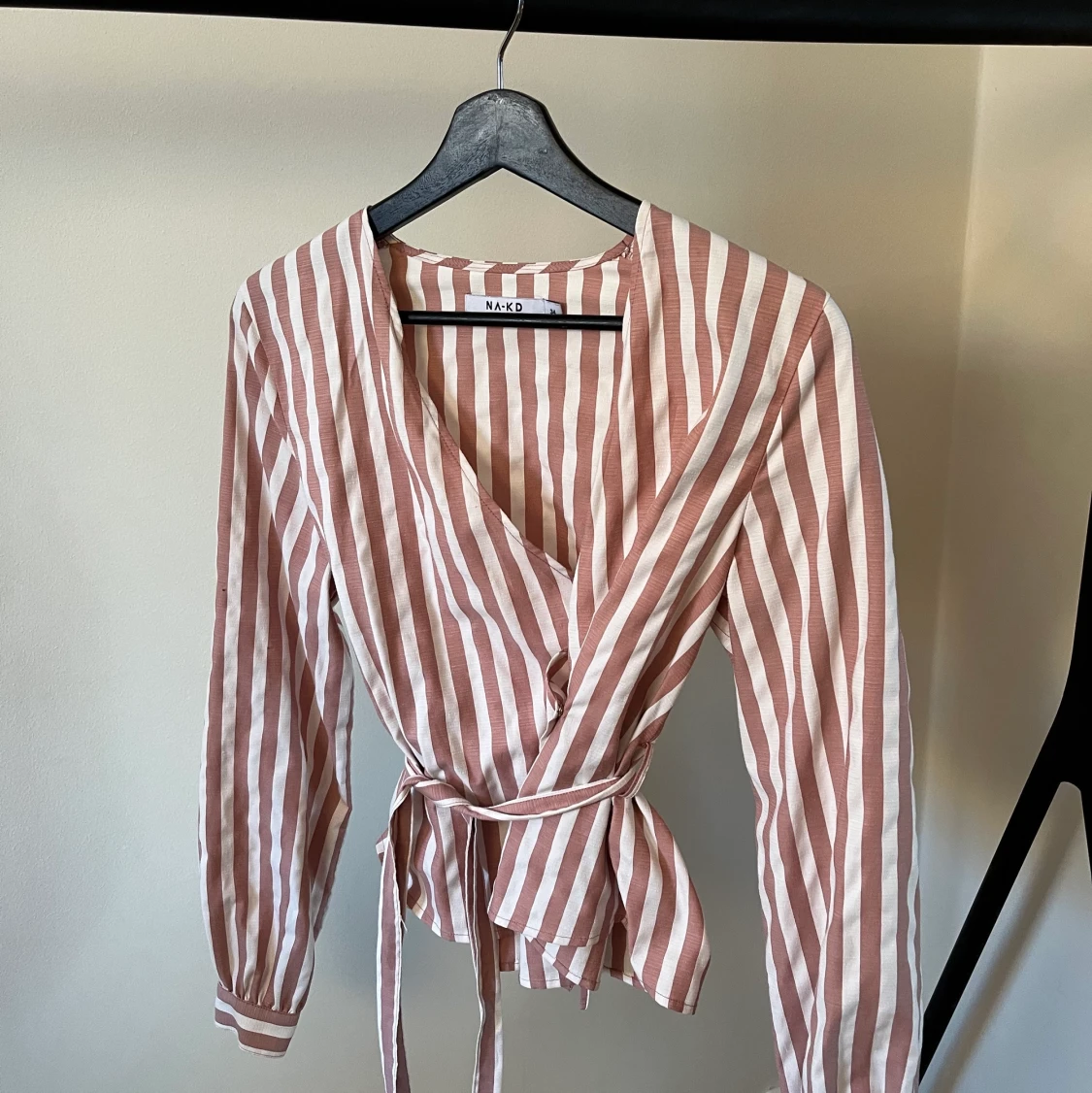 Randig blus från NA-KD  - 91