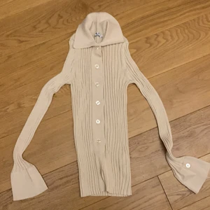 ribbad kofta från Nakd - Beige ribbad kofta från NA-KD