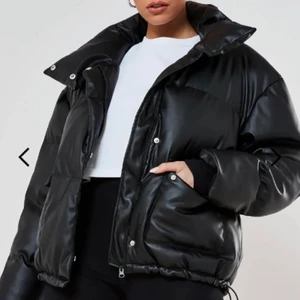 Jacka storlek 34  - Säljer denna super snygga jackan som aldrig är använd då den är lite stor för mig. Jackan är endast testad annars helt oanvänd. 