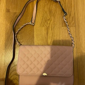 Väska  - Jätte fin och helt ny väska 