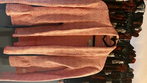 Kofta från Odd Molly - Säljes då den blivit för liten, knappt använd så i väldigt bra skick! Den är i storlek ”0” vilket motsvarar XS.