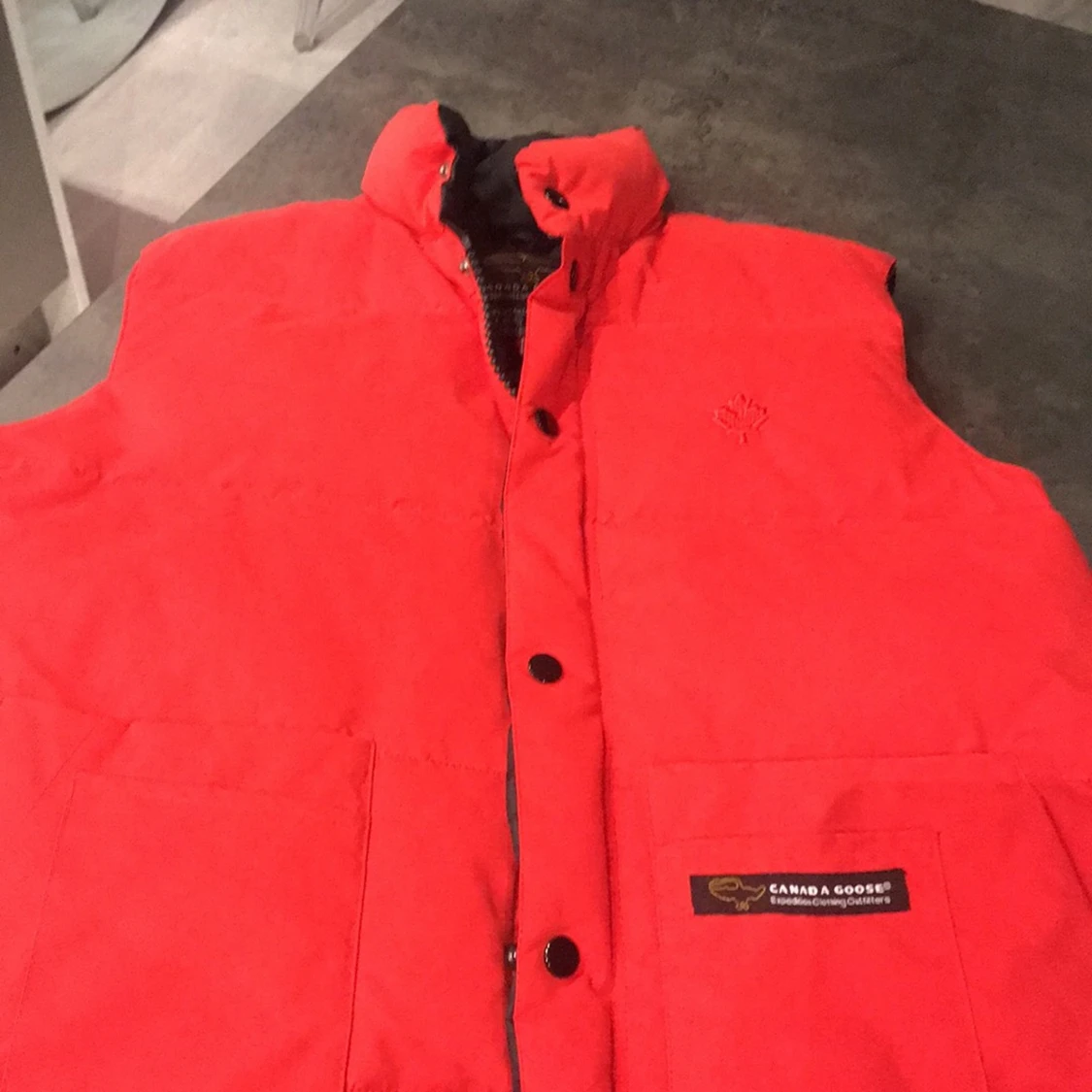Röd Canada Goose väst Small - 91