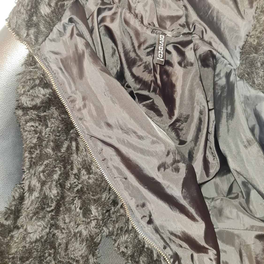 Svart fuskpäls - 90