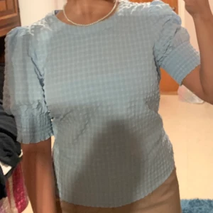 Baby blå tröja  - Fin baby blå tröja från vero moda i storlek M