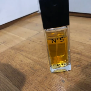 Chanel nr5 - 50ml är ca 90% kvar 