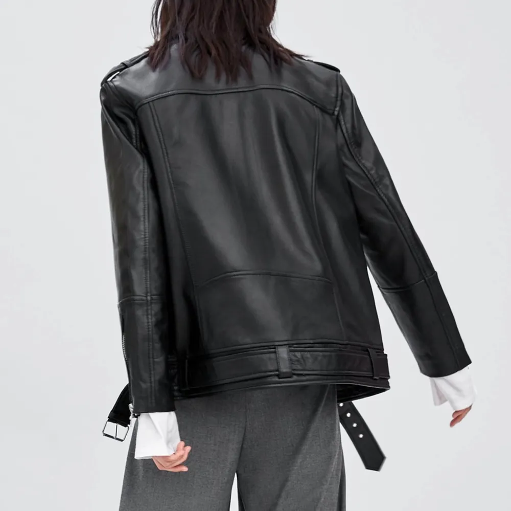 Svart leather jacket från Zara. Strl S. Använd men i bra skick. Ordinarie pris 1495kr.. Jackor.