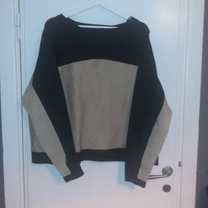 Lindex blockfärgad tröja säljes - Finstrimlad tröja i glansig polyester/polyamid säljes