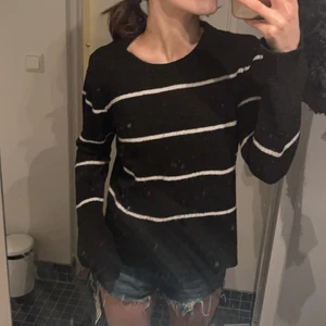 Stickad tröja  - Stickad tröja ifrån nakd! Köparen står för frakt på 66