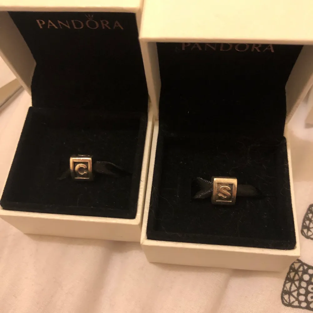 Pandora charms comes in original box and bag colour silver s925ale… prices are from £20 each or bundle deals . Accessoarer.