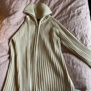 Kofta med dragkedja stl 46-48 - Köpt på second hand, inga skador utan väldigt bra skick