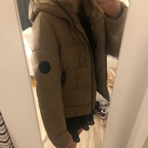 Jacka - Begie zara jacka som jag köpte förra året men knappt använt, nypris va typ 600 och säljer den för 300!💓🎄