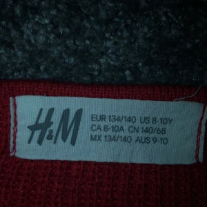 Strl 134/140 - Super fin tröja från hm, inga hål, har inte används många ggr.  Kostade mellan 100-200kr vid ny köp. Säljs för 30. Pris kan även diskuteras🥰