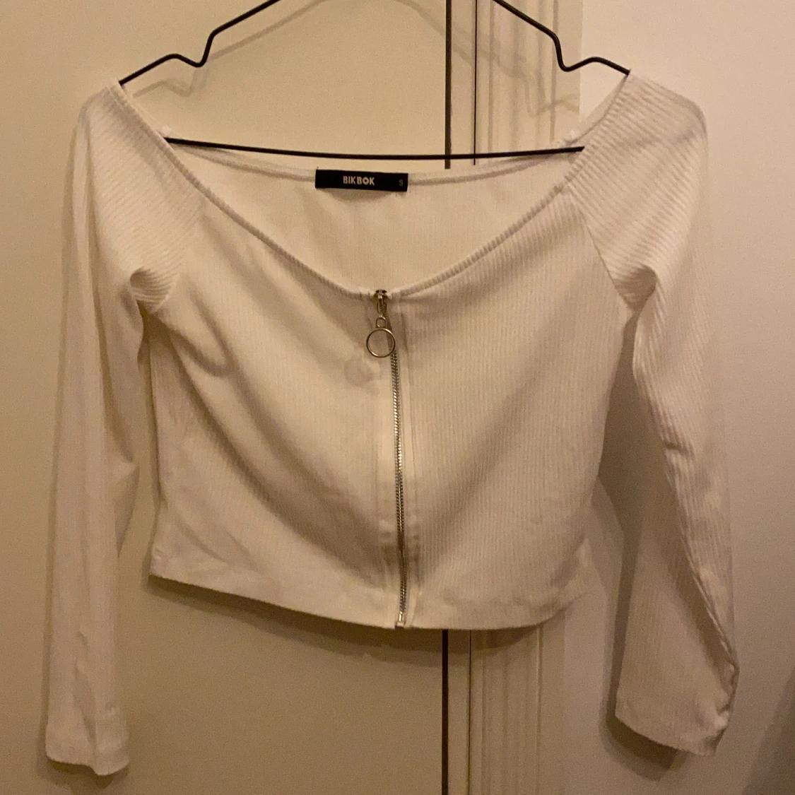 Långärmad vit topp