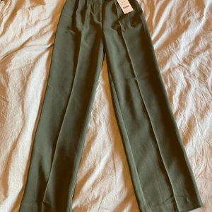 Gröna Nakd byxor - Köpta för ett tag sedan, för små. Jag är 163 och den är för långa för mig, nypris 499