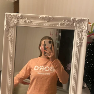 Tröja från björn Borg  - Super fin tröja från Björn Borg i super fin rosa/ korall färg. Sitter bra men har tyvärr blivit för liten för mig. Köpare står för frakt, 62kr 