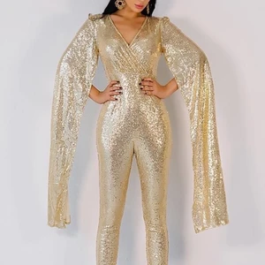 en perfekt overall för fester - Den här overallen är knappt använd bara testad säljs pga att den aldrig kommer till användning, den har strl S men skulle passa XS och M tror jag, köparen står för frakt! (PRIS KAN DISKUTERAS VID SNABBAFFÄR) skriv om du vill ha mer bilder