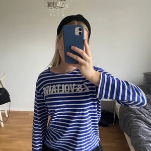 Randig Zadig & Voltaire tröja - Så sjukt snygg randig tröja från Zadig & Voltaire, knappt använd så den är i superfint skick💕 Köpare står för frakt🌟