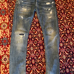 Dondup jeans George  - Använt måttligt. Inte kommit till användning sedan 2 år bak. Bra skick.