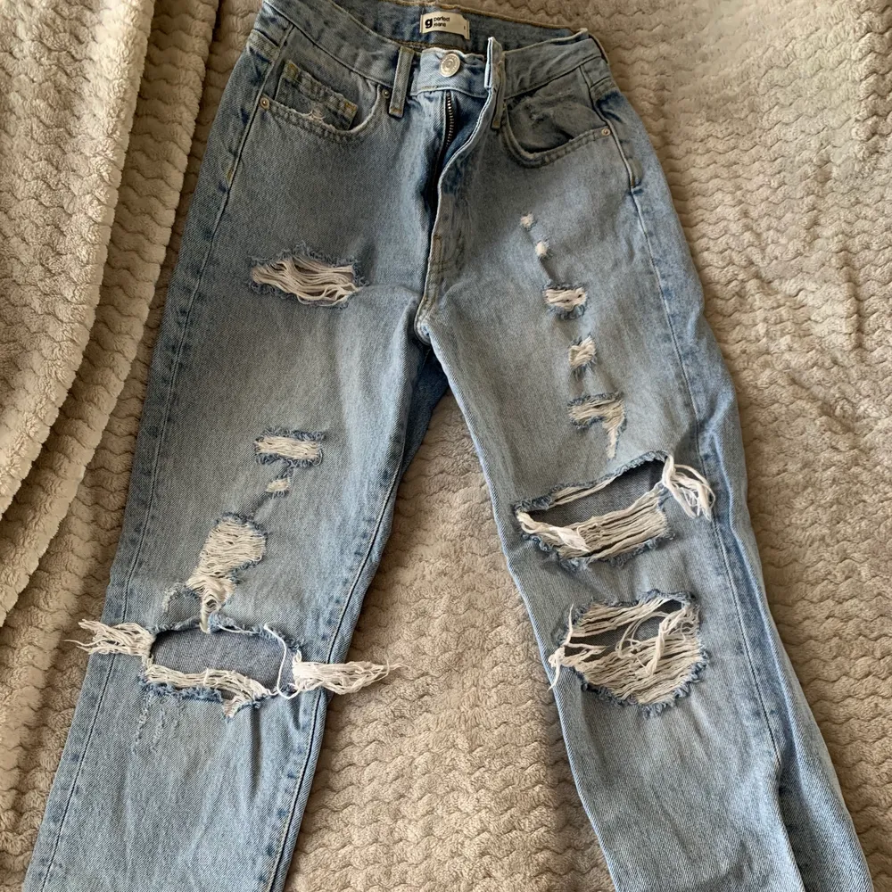Säljer denna jeans som köpt från Gina❣️ använd en del förut och skicket är fortfarande väldigt bra! . Jeans & Byxor.