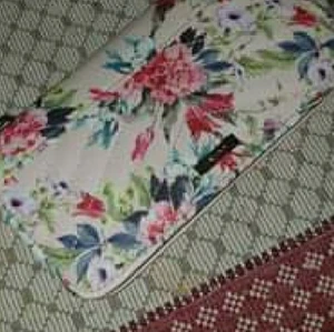 Äkta ny Aldo plånbok - En ny äkta Aldo plånbok med många fack för kort, sedlar/ mynt. 