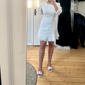 Klänning - Oanvänd vit klänning i storlek M. 🤍 exklusive frakt