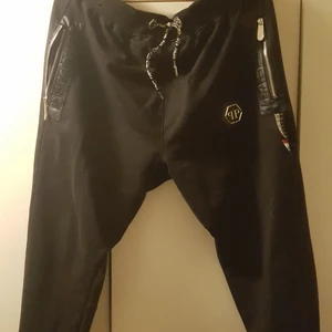 Philip Plein dress - Snygg Philip Plein dress i nyskick, använt en gång. Storleken är XL, men den är definitivt som storlek L.