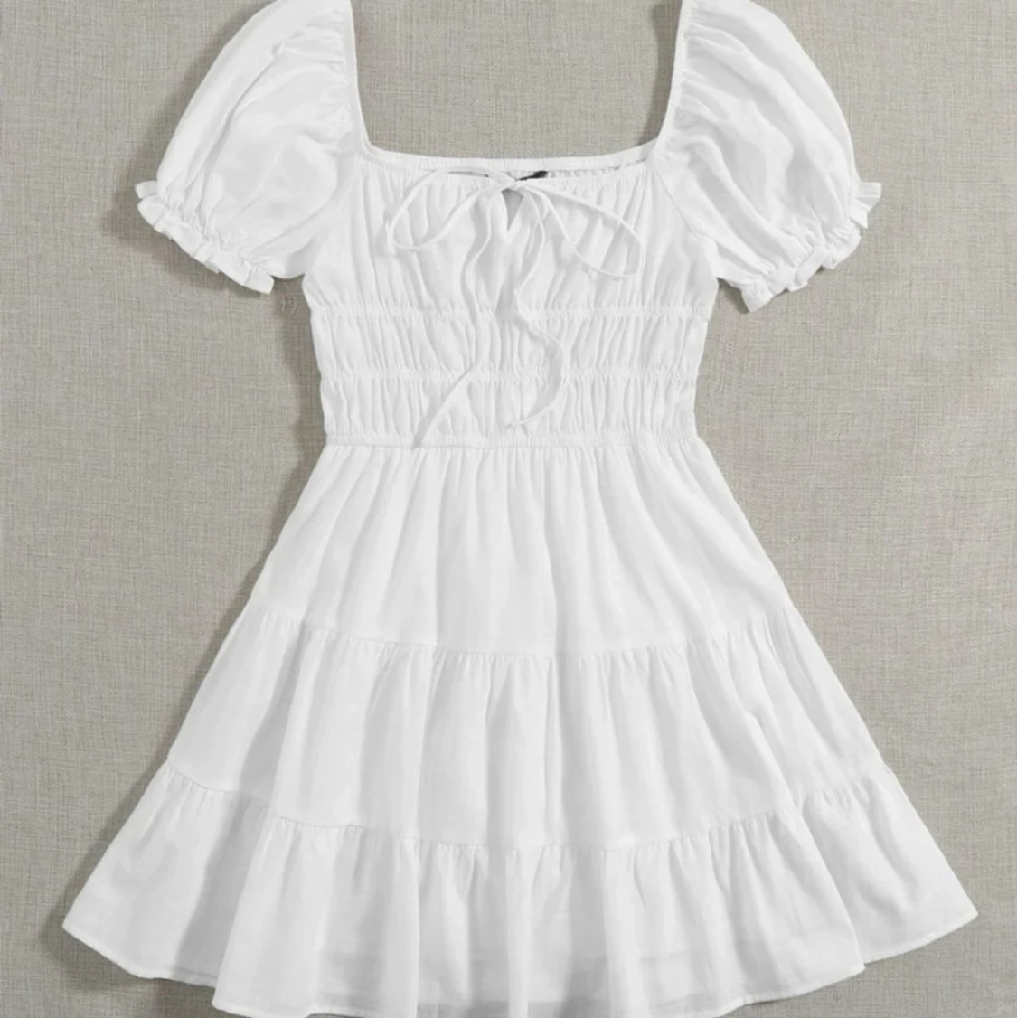 Kort vit klänning  - 90